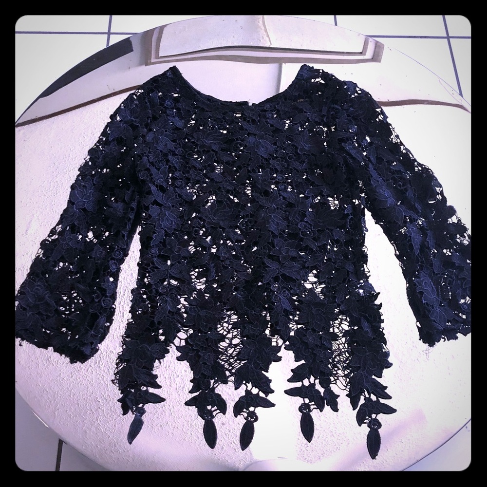Elegant Lace Blouse 🖤